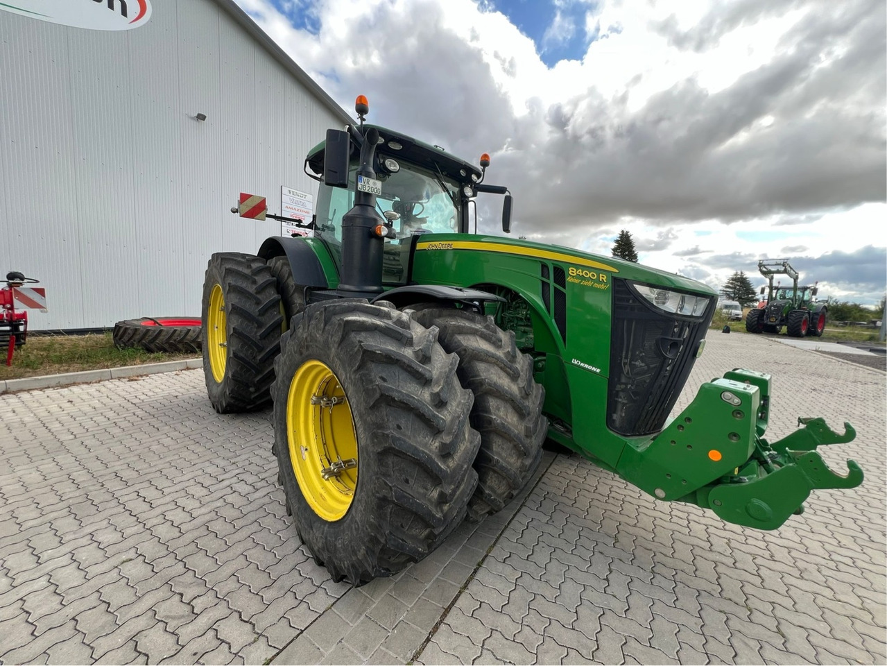 John Deere 8400 R - Traktor: slika John Deere 8400 R - Traktor John Deere 8400 R - Traktor: slika John Deere 8400 R - Traktor