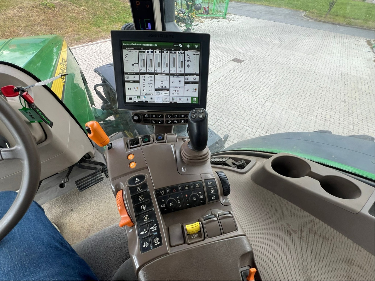 John Deere 8400 R - Traktor: slika John Deere 8400 R - Traktor John Deere 8400 R - Traktor: slika John Deere 8400 R - Traktor