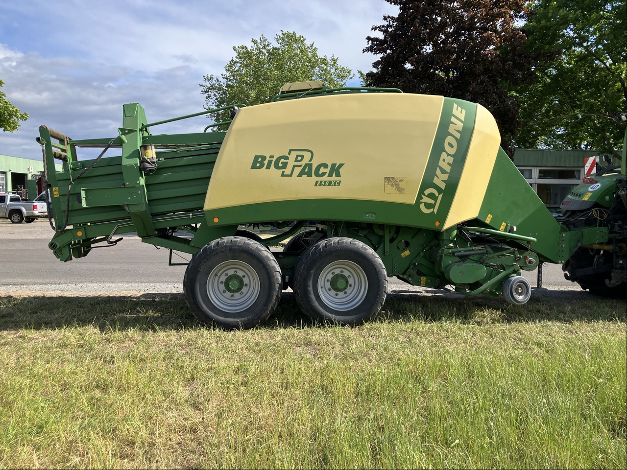 Krone Big Pack 890 XC - Kvadratna balirka: slika Krone Big Pack 890 XC - Kvadratna balirka Krone Big Pack 890 XC - Kvadratna balirka: slika Krone Big Pack 890 XC - Kvadratna balirka