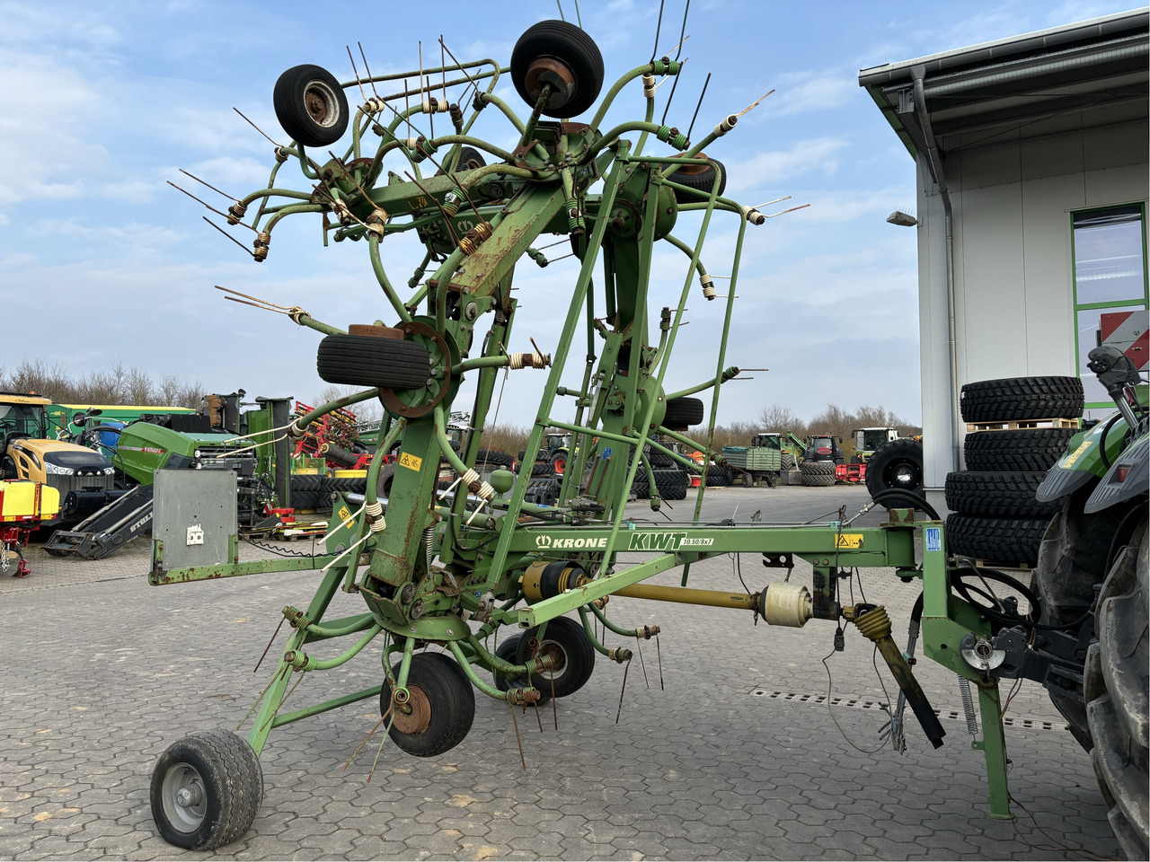 Krone KWT 10.50 / 8 x 7 Heuwender - Prevrtač sijena/ Grabulje: slika Krone KWT 10.50 / 8 x 7 Heuwender - Prevrtač sijena/ Grabulje Krone KWT 10.50 / 8 x 7 Heuwender - Prevrtač sijena/ Grabulje: slika Krone KWT 10.50 / 8 x 7 Heuwender - Prevrtač sijena/ Grabulje