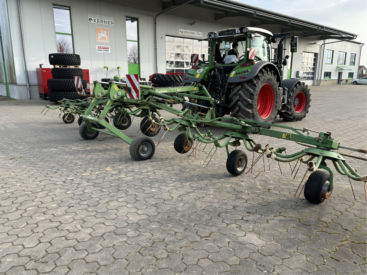 Krone KWT 10.50 / 8 x 7 Heuwender - Prevrtač sijena/ Grabulje: slika Krone KWT 10.50 / 8 x 7 Heuwender - Prevrtač sijena/ Grabulje Krone KWT 10.50 / 8 x 7 Heuwender - Prevrtač sijena/ Grabulje: slika Krone KWT 10.50 / 8 x 7 Heuwender - Prevrtač sijena/ Grabulje