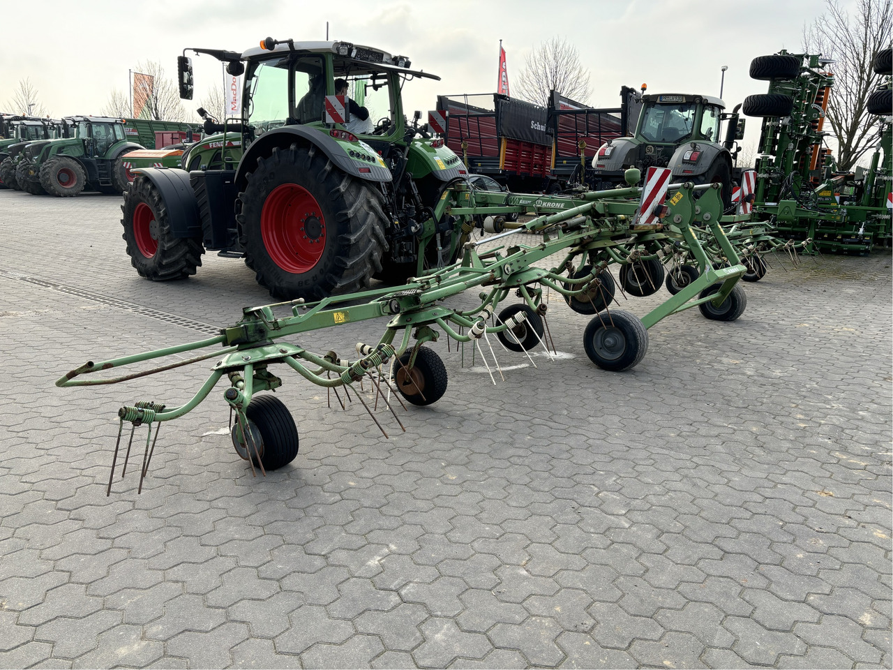 Krone KWT 10.50 / 8 x 7 Heuwender - Prevrtač sijena/ Grabulje: slika Krone KWT 10.50 / 8 x 7 Heuwender - Prevrtač sijena/ Grabulje Krone KWT 10.50 / 8 x 7 Heuwender - Prevrtač sijena/ Grabulje: slika Krone KWT 10.50 / 8 x 7 Heuwender - Prevrtač sijena/ Grabulje