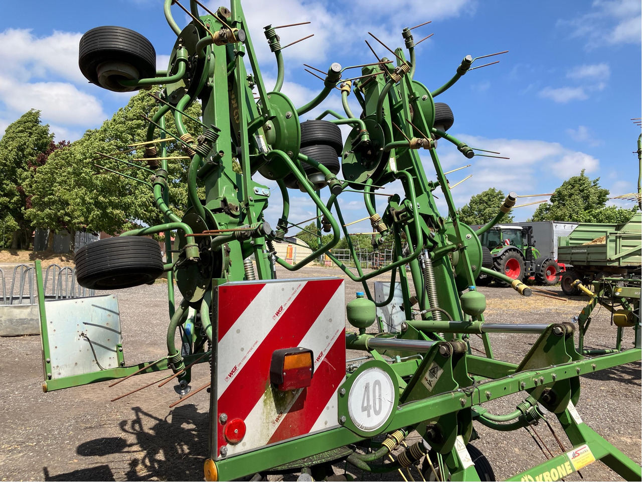 Krone KWT 8.82/8 - Prevrtač sijena/ Grabulje: slika Krone KWT 8.82/8 - Prevrtač sijena/ Grabulje Krone KWT 8.82/8 - Prevrtač sijena/ Grabulje: slika Krone KWT 8.82/8 - Prevrtač sijena/ Grabulje