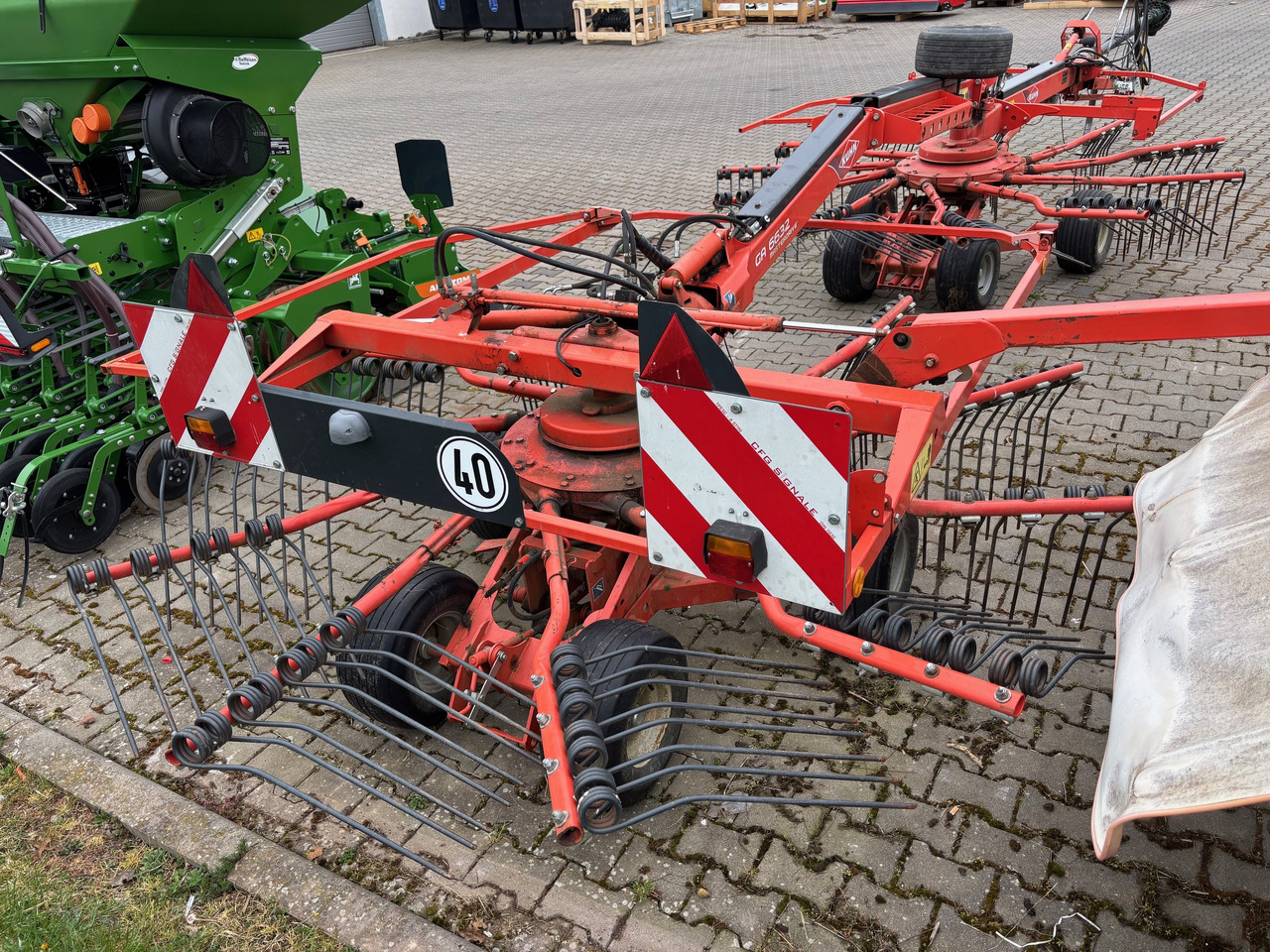 Kuhn Schwader 6632 - Prevrtač sijena/ Grabulje: slika Kuhn Schwader 6632 - Prevrtač sijena/ Grabulje Kuhn Schwader 6632 - Prevrtač sijena/ Grabulje: slika Kuhn Schwader 6632 - Prevrtač sijena/ Grabulje