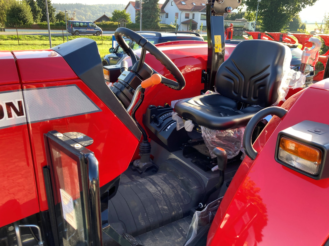 Massey Ferguson 4708 M Plattform Essential - Traktor: slika Massey Ferguson 4708 M Plattform Essential - Traktor Massey Ferguson 4708 M Plattform Essential - Traktor: slika Massey Ferguson 4708 M Plattform Essential - Traktor