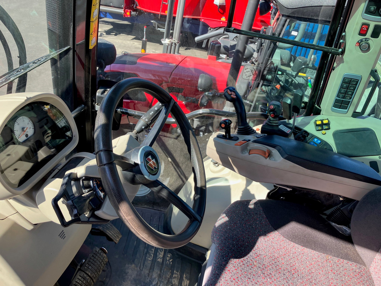Massey Ferguson 5613 Dyna 6 - Traktor: slika Massey Ferguson 5613 Dyna 6 - Traktor Massey Ferguson 5613 Dyna 6 - Traktor: slika Massey Ferguson 5613 Dyna 6 - Traktor