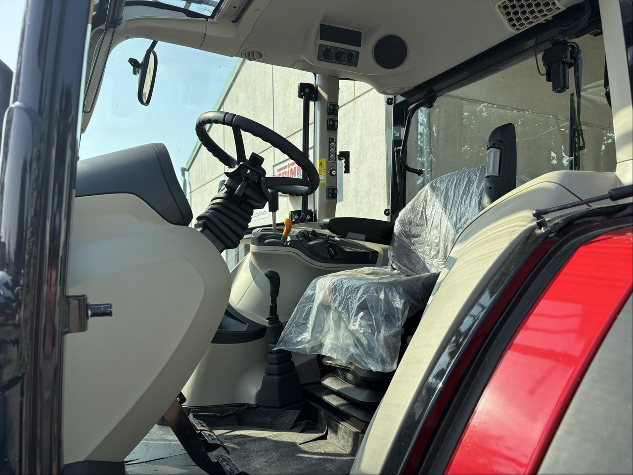 Massey Ferguson 5712M 4WD Cab Essential - Traktor: slika Massey Ferguson 5712M 4WD Cab Essential - Traktor Massey Ferguson 5712M 4WD Cab Essential - Traktor: slika Massey Ferguson 5712M 4WD Cab Essential - Traktor