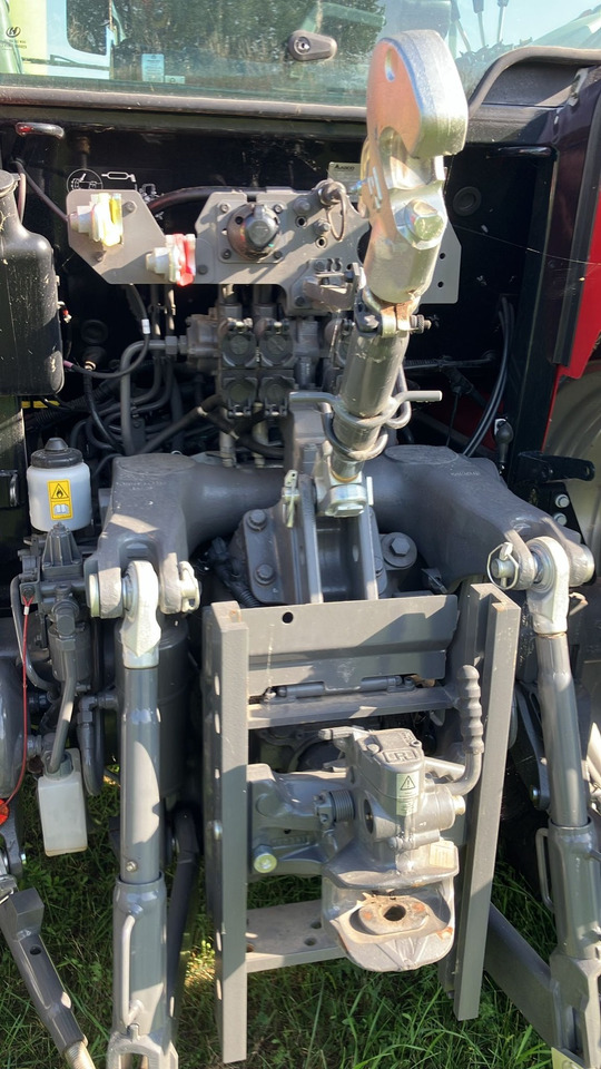 Massey Ferguson 5713M 4WD Cab Essential - Traktor: slika Massey Ferguson 5713M 4WD Cab Essential - Traktor Massey Ferguson 5713M 4WD Cab Essential - Traktor: slika Massey Ferguson 5713M 4WD Cab Essential - Traktor