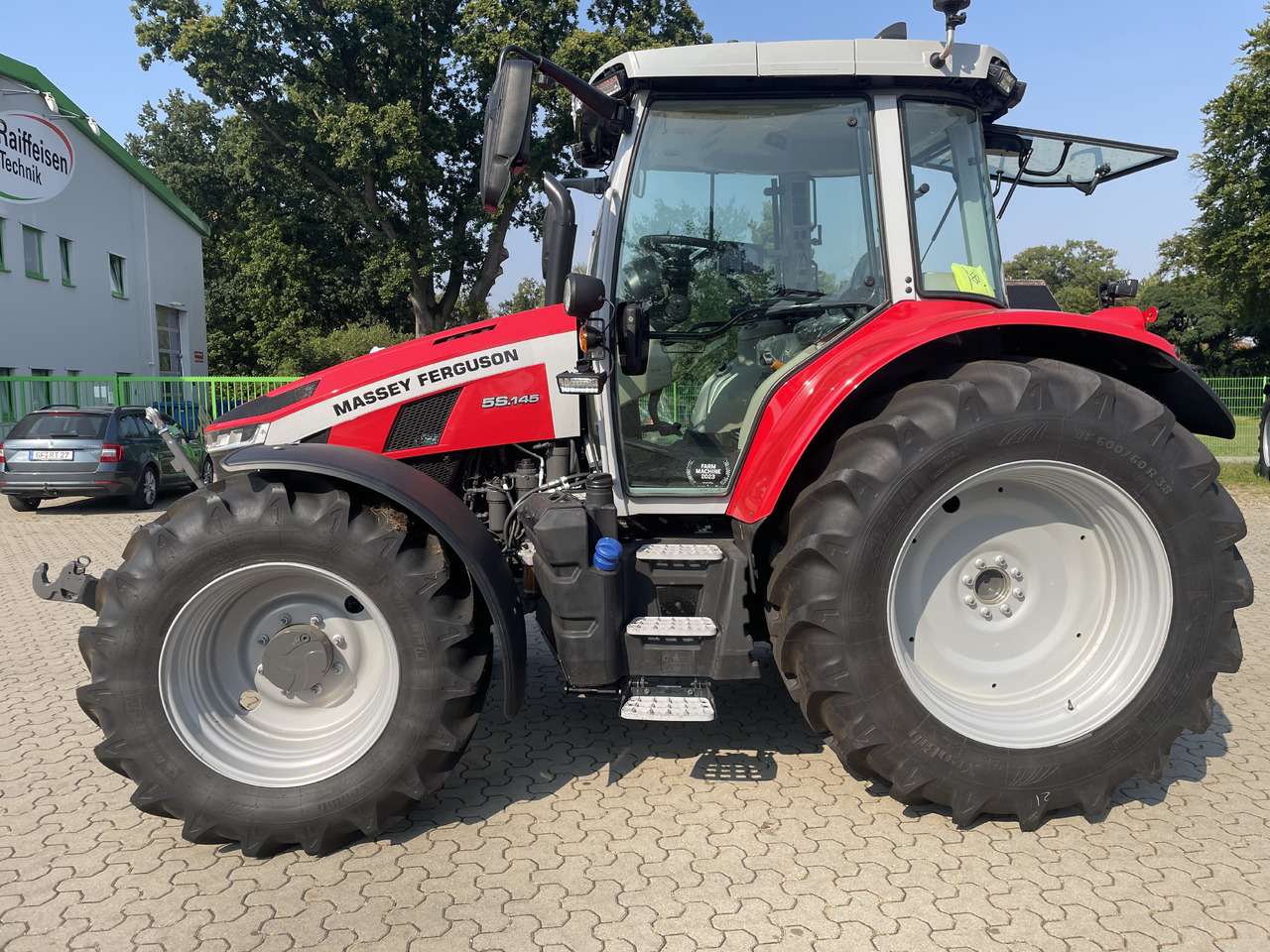 Massey Ferguson 5S.145 Dyna-6 Exclusive - Traktor: slika Massey Ferguson 5S.145 Dyna-6 Exclusive - Traktor Massey Ferguson 5S.145 Dyna-6 Exclusive - Traktor: slika Massey Ferguson 5S.145 Dyna-6 Exclusive - Traktor