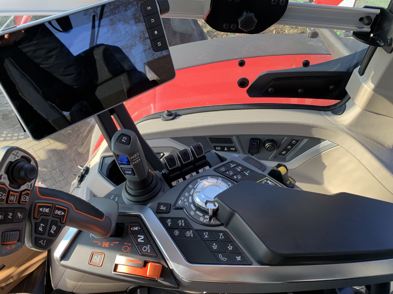 Massey Ferguson 8S.305 Dyna-VT Exclusive - Traktor: slika Massey Ferguson 8S.305 Dyna-VT Exclusive - Traktor Massey Ferguson 8S.305 Dyna-VT Exclusive - Traktor: slika Massey Ferguson 8S.305 Dyna-VT Exclusive - Traktor