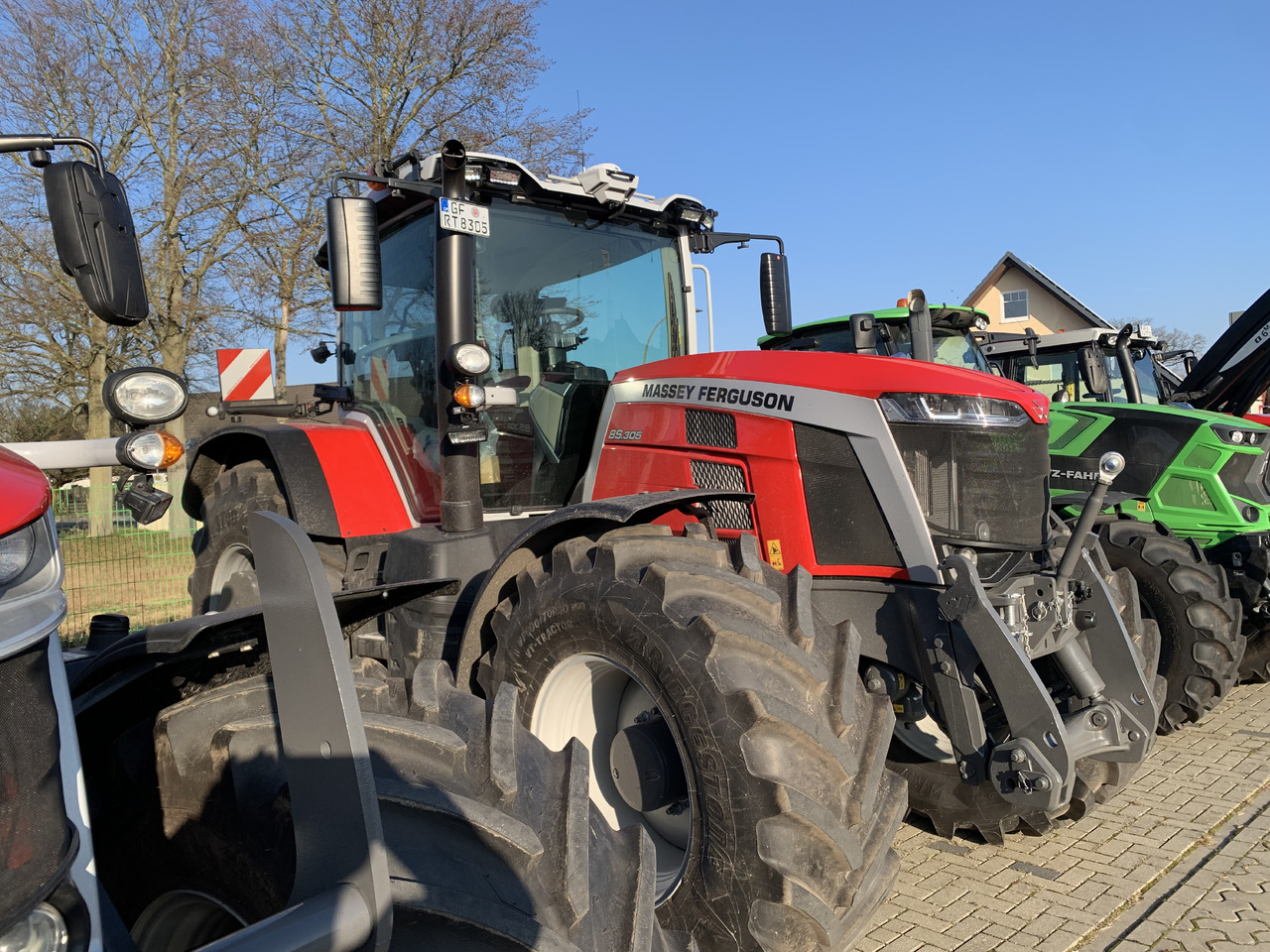 Massey Ferguson 8S.305 Dyna-VT Exclusive - Traktor: slika Massey Ferguson 8S.305 Dyna-VT Exclusive - Traktor Massey Ferguson 8S.305 Dyna-VT Exclusive - Traktor: slika Massey Ferguson 8S.305 Dyna-VT Exclusive - Traktor