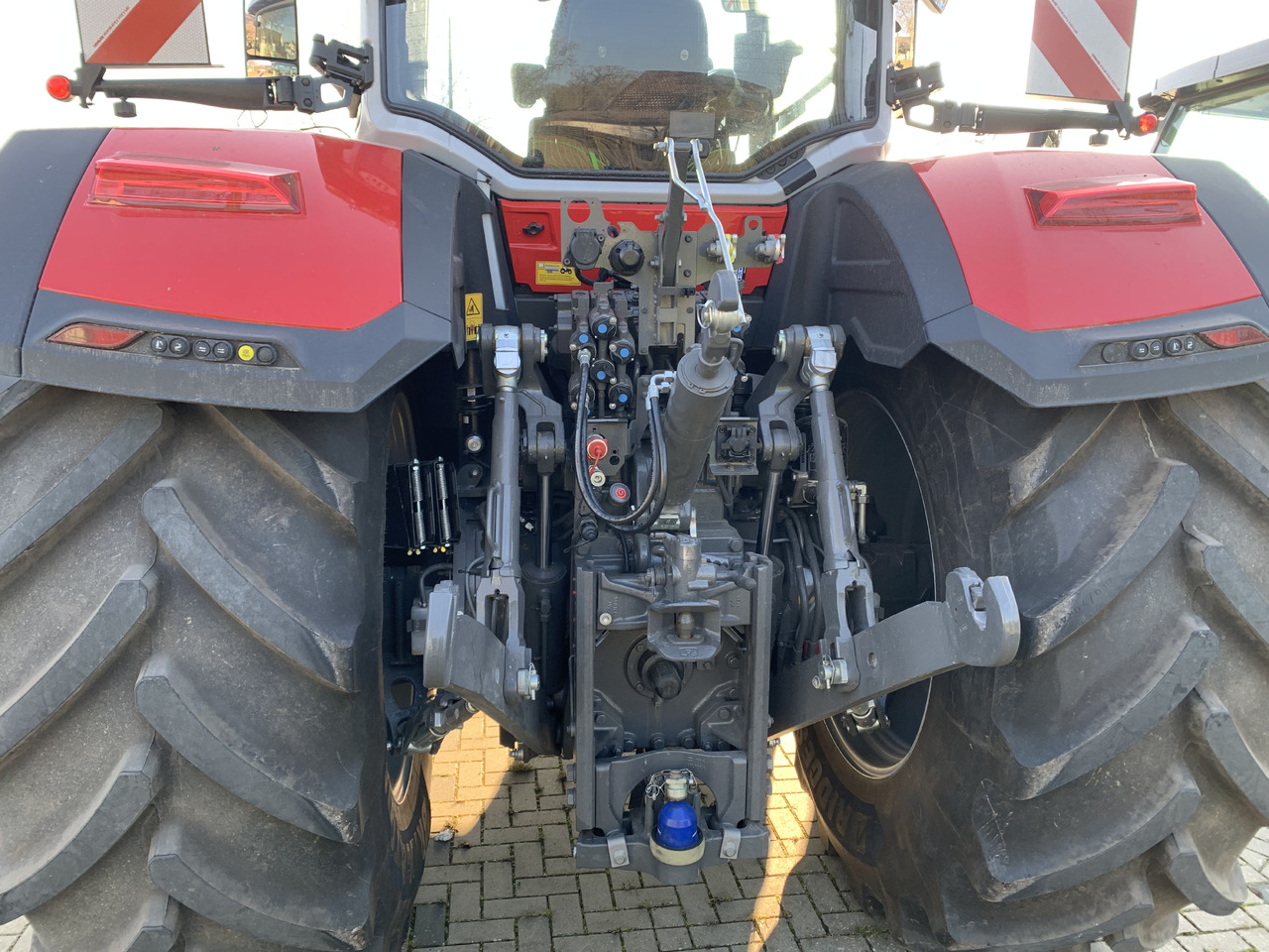 Massey Ferguson 8S.305 Dyna-VT Exclusive - Traktor: slika Massey Ferguson 8S.305 Dyna-VT Exclusive - Traktor Massey Ferguson 8S.305 Dyna-VT Exclusive - Traktor: slika Massey Ferguson 8S.305 Dyna-VT Exclusive - Traktor