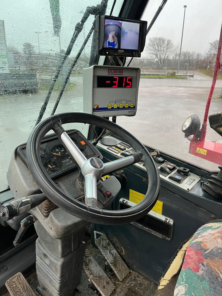 Mayer Siloking Selbstfahrer 13m³ - Vagon-miješalica za krmivo: slika Mayer Siloking Selbstfahrer 13m³ - Vagon-miješalica za krmivo Mayer Siloking Selbstfahrer 13m³ - Vagon-miješalica za krmivo: slika Mayer Siloking Selbstfahrer 13m³ - Vagon-miješalica za krmivo