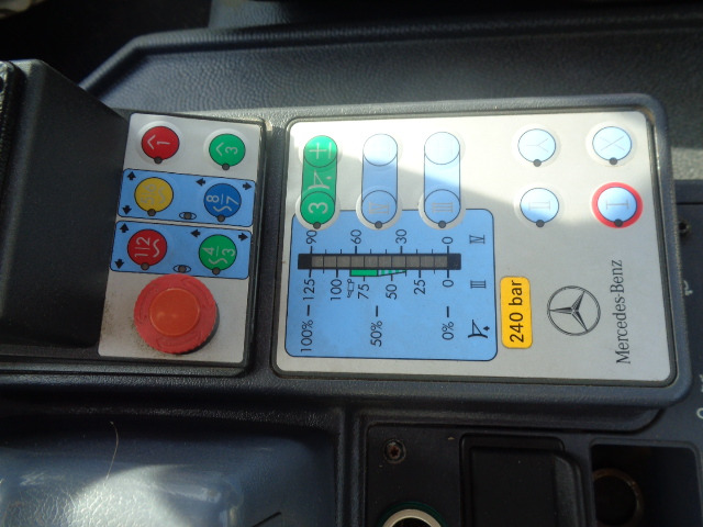 Mercedes U400 - Traktor: slika Mercedes U400 - Traktor Mercedes U400 - Traktor: slika Mercedes U400 - Traktor