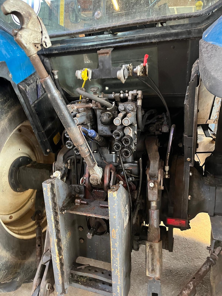 New Holland 8560 - Traktor: slika New Holland 8560 - Traktor New Holland 8560 - Traktor: slika New Holland 8560 - Traktor