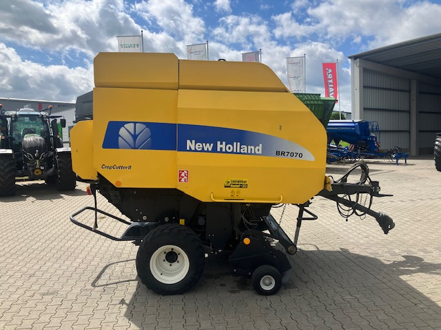 New Holland BR 7070 Crop Cutter II - Oprema za prevrtanje sijena: slika New Holland BR 7070 Crop Cutter II - Oprema za prevrtanje sijena New Holland BR 7070 Crop Cutter II - Oprema za prevrtanje sijena: slika New Holland BR 7070 Crop Cutter II - Oprema za prevrtanje sijena