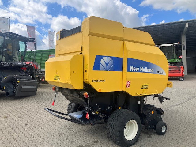 New Holland BR 7070 Crop Cutter II - Oprema za prevrtanje sijena: slika New Holland BR 7070 Crop Cutter II - Oprema za prevrtanje sijena New Holland BR 7070 Crop Cutter II - Oprema za prevrtanje sijena: slika New Holland BR 7070 Crop Cutter II - Oprema za prevrtanje sijena