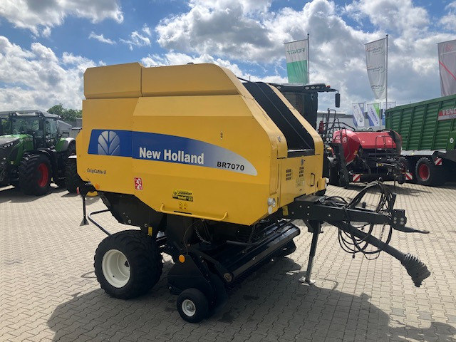 New Holland BR 7070 Crop Cutter II - Oprema za prevrtanje sijena: slika New Holland BR 7070 Crop Cutter II - Oprema za prevrtanje sijena New Holland BR 7070 Crop Cutter II - Oprema za prevrtanje sijena: slika New Holland BR 7070 Crop Cutter II - Oprema za prevrtanje sijena