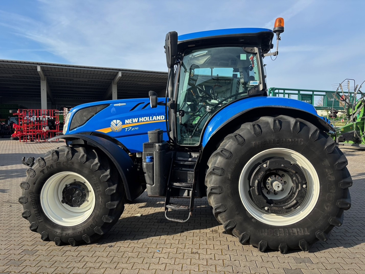 New Holland T 7.270 AC - Traktor: slika New Holland T 7.270 AC - Traktor New Holland T 7.270 AC - Traktor: slika New Holland T 7.270 AC - Traktor