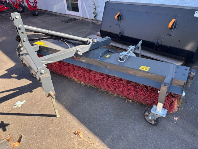 Saphir FKM 231 Kehrmaschine - Kosilica: slika Saphir FKM 231 Kehrmaschine - Kosilica Saphir FKM 231 Kehrmaschine - Kosilica: slika Saphir FKM 231 Kehrmaschine - Kosilica