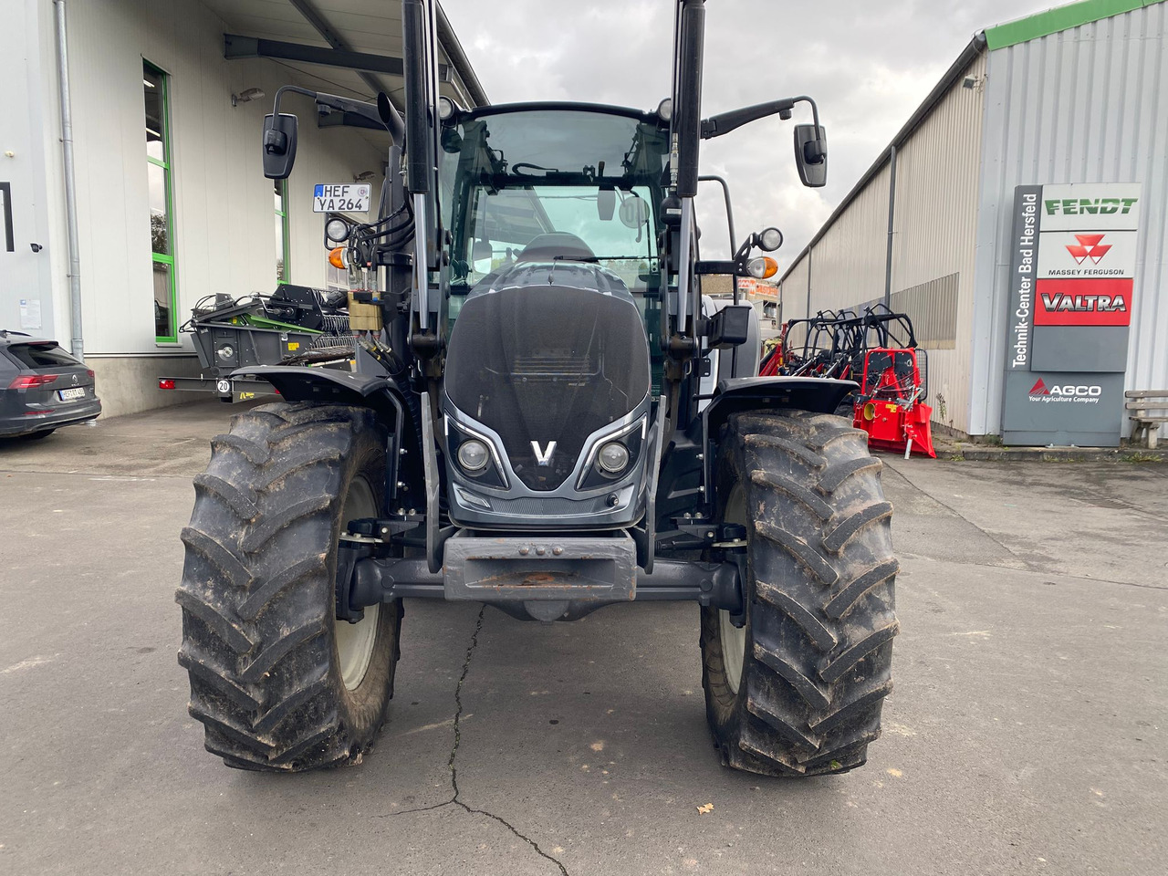 Valtra A 104 MH4 - Traktor: slika Valtra A 104 MH4 - Traktor Valtra A 104 MH4 - Traktor: slika Valtra A 104 MH4 - Traktor