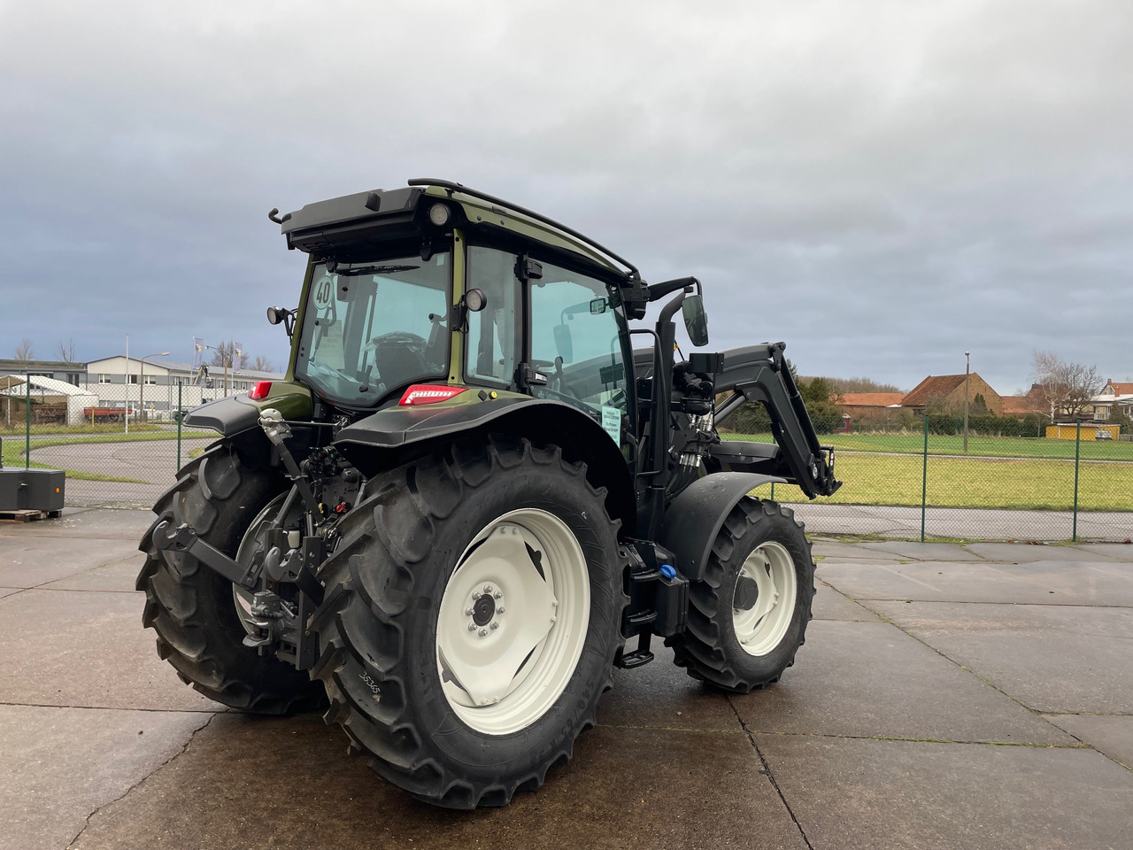 Valtra A105MH4 2B0 - Traktor: slika Valtra A105MH4 2B0 - Traktor Valtra A105MH4 2B0 - Traktor: slika Valtra A105MH4 2B0 - Traktor