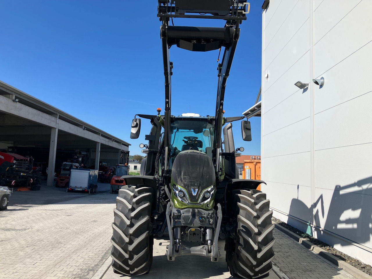 Valtra Q 285 - Traktor: slika Valtra Q 285 - Traktor Valtra Q 285 - Traktor: slika Valtra Q 285 - Traktor