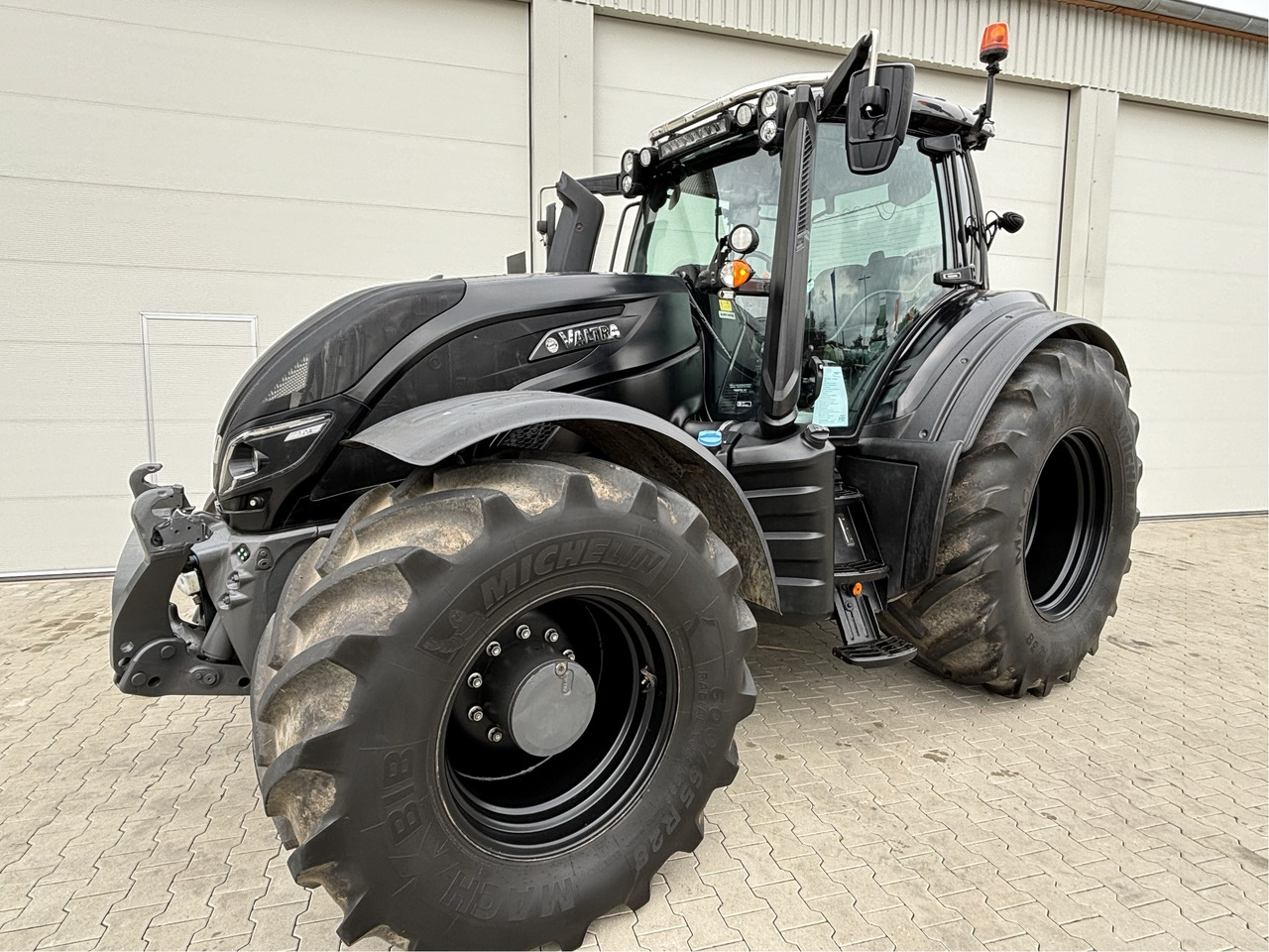 Valtra T 254 V Smart Touch MR19 - Traktor: slika Valtra T 254 V Smart Touch MR19 - Traktor Valtra T 254 V Smart Touch MR19 - Traktor: slika Valtra T 254 V Smart Touch MR19 - Traktor