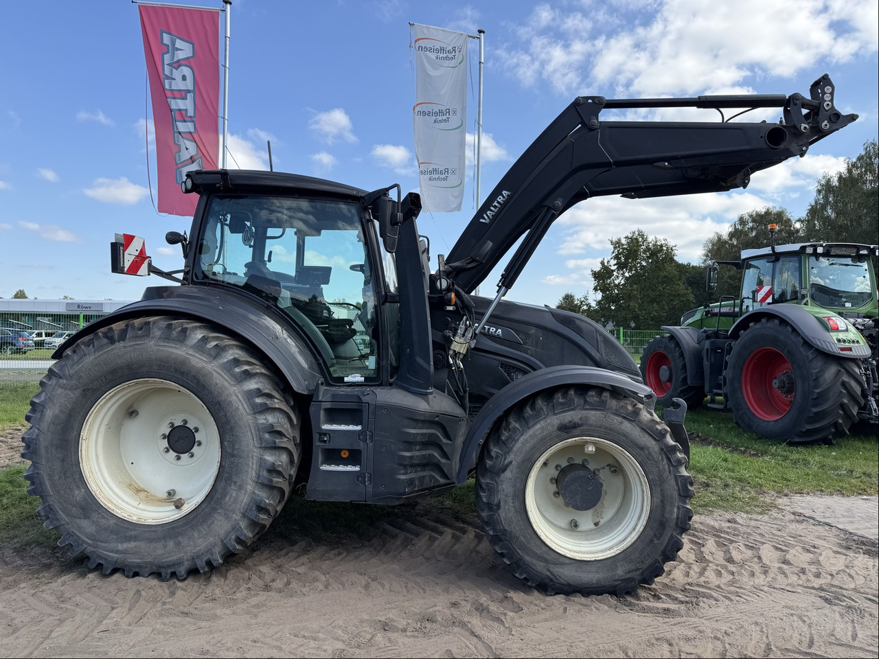 Valtra T 254 Versu - Traktor: slika Valtra T 254 Versu - Traktor Valtra T 254 Versu - Traktor: slika Valtra T 254 Versu - Traktor
