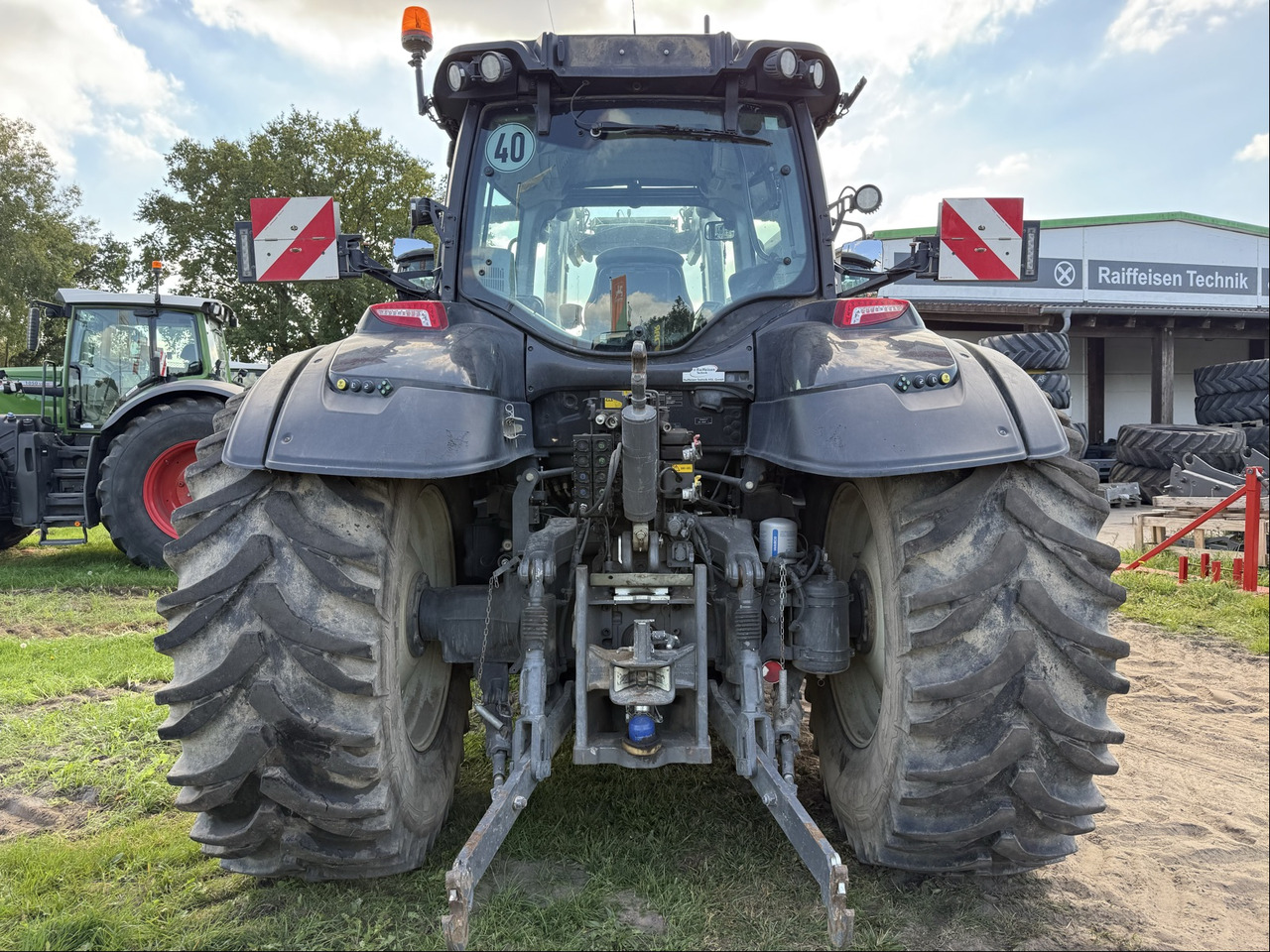 Valtra T 254 Versu - Traktor: slika Valtra T 254 Versu - Traktor Valtra T 254 Versu - Traktor: slika Valtra T 254 Versu - Traktor