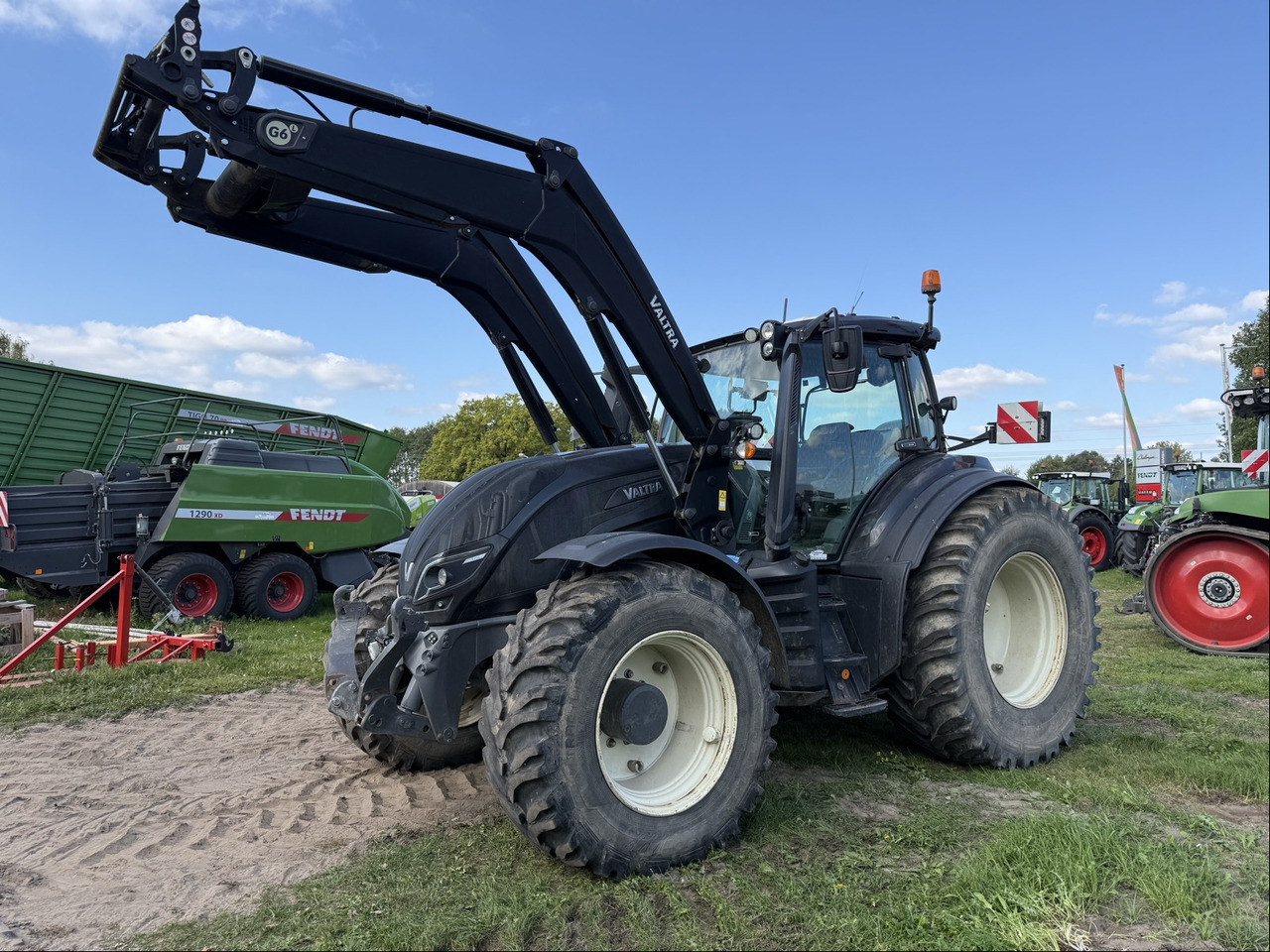 Valtra T 254 Versu - Traktor: slika Valtra T 254 Versu - Traktor Valtra T 254 Versu - Traktor: slika Valtra T 254 Versu - Traktor