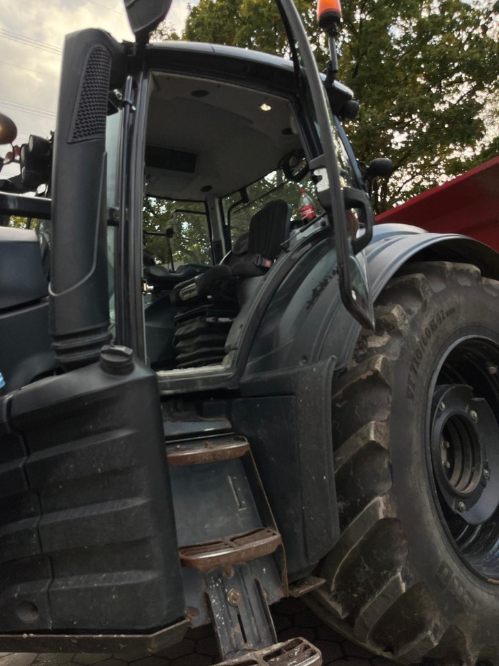 Valtra T214 Direct TwinTrac - Traktor: slika Valtra T214 Direct TwinTrac - Traktor Valtra T214 Direct TwinTrac - Traktor: slika Valtra T214 Direct TwinTrac - Traktor