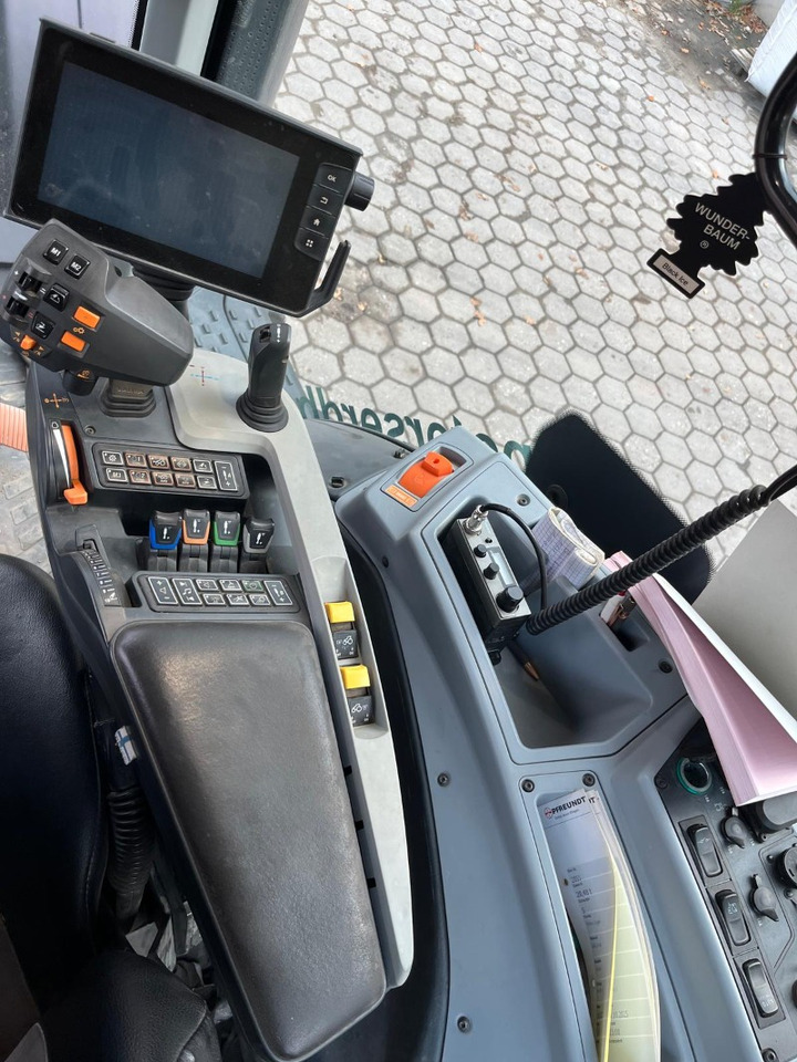 Valtra T214 Direct TwinTrac - Traktor: slika Valtra T214 Direct TwinTrac - Traktor Valtra T214 Direct TwinTrac - Traktor: slika Valtra T214 Direct TwinTrac - Traktor