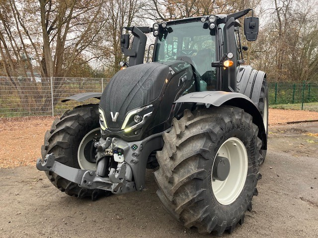 Novi Traktor Valtra T235 V 2A1: slika Novi Traktor Valtra T235 V 2A1