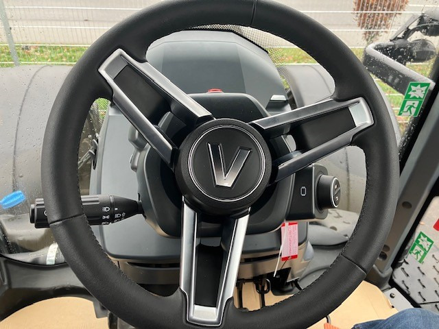 Novi Traktor Valtra T235 V 2A1: slika Novi Traktor Valtra T235 V 2A1