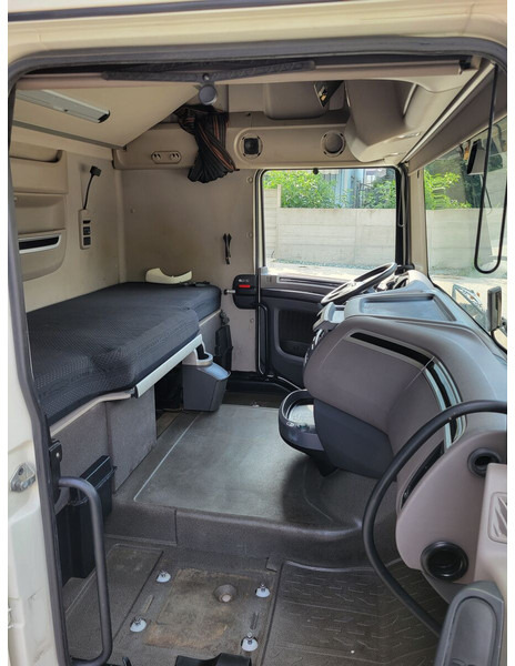 DAF XF 106 - XF106 - Kabina i unutrašnjost za Kamion: slika DAF XF 106 - XF106 - Kabina i unutrašnjost za Kamion DAF XF 106 - XF106 - Kabina i unutrašnjost za Kamion: slika DAF XF 106 - XF106 - Kabina i unutrašnjost za Kamion