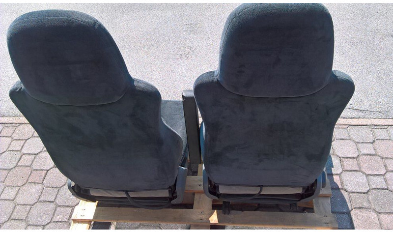 DAF XF 95 XF 105 CF 85 CF 75 - Sjedalo za Kamion: slika DAF XF 95 XF 105 CF 85 CF 75 - Sjedalo za Kamion DAF XF 95 XF 105 CF 85 CF 75 - Sjedalo za Kamion: slika DAF XF 95 XF 105 CF 85 CF 75 - Sjedalo za Kamion