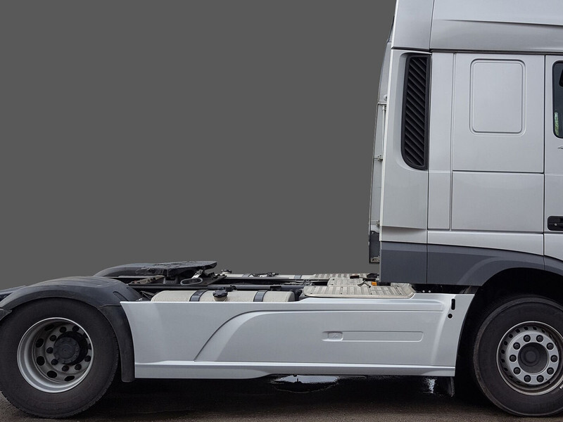 DAF XF106 E6 Sideskirts / Fairings - Aerodinamika/ Spojler za Kamion: slika DAF XF106 E6 Sideskirts / Fairings - Aerodinamika/ Spojler za Kamion DAF XF106 E6 Sideskirts / Fairings - Aerodinamika/ Spojler za Kamion: slika DAF XF106 E6 Sideskirts / Fairings - Aerodinamika/ Spojler za Kamion