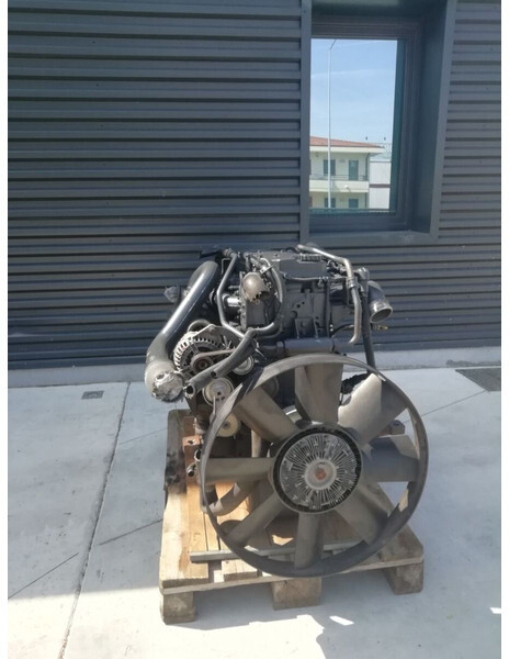 Iveco EUROCARGO - Motor za Kamion: slika Iveco EUROCARGO - Motor za Kamion Iveco EUROCARGO - Motor za Kamion: slika Iveco EUROCARGO - Motor za Kamion