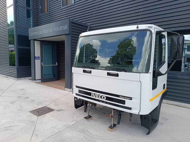 Iveco Eurocargo EURO 3 - Kabina i unutrašnjost za Kamion: slika Iveco Eurocargo EURO 3 - Kabina i unutrašnjost za Kamion Iveco Eurocargo EURO 3 - Kabina i unutrašnjost za Kamion: slika Iveco Eurocargo EURO 3 - Kabina i unutrašnjost za Kamion