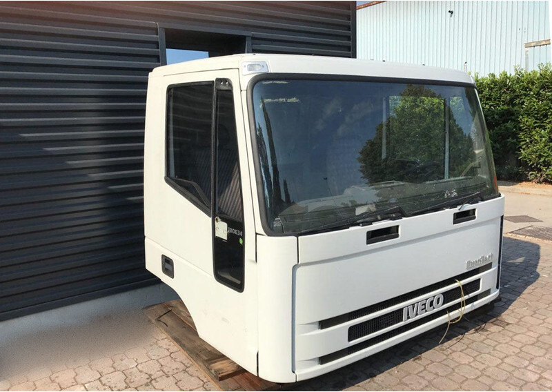 Iveco Eurotech - Eurotrakker Euro 3 - Kabina i unutrašnjost za Kamion: slika Iveco Eurotech - Eurotrakker Euro 3 - Kabina i unutrašnjost za Kamion Iveco Eurotech - Eurotrakker Euro 3 - Kabina i unutrašnjost za Kamion: slika Iveco Eurotech - Eurotrakker Euro 3 - Kabina i unutrašnjost za Kamion