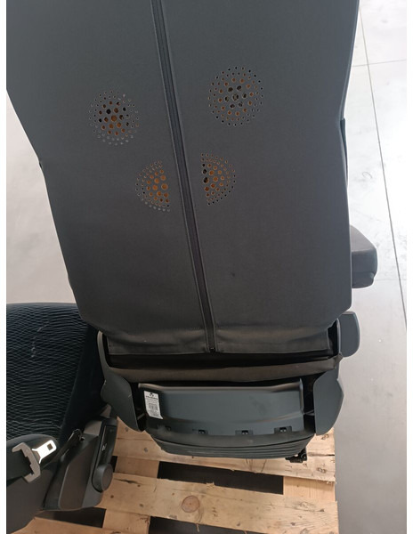 Mercedes-Benz RH+LH - DX+SX - Sjedalo za Kamion: slika Mercedes-Benz RH+LH - DX+SX - Sjedalo za Kamion Mercedes-Benz RH+LH - DX+SX - Sjedalo za Kamion: slika Mercedes-Benz RH+LH - DX+SX - Sjedalo za Kamion