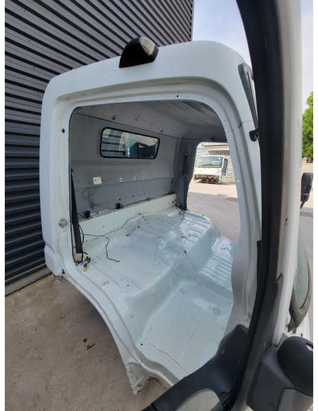 Kabina i unutrašnjost za Kamion Mitsubishi Fuso "C": slika Kabina i unutrašnjost za Kamion Mitsubishi Fuso "C"