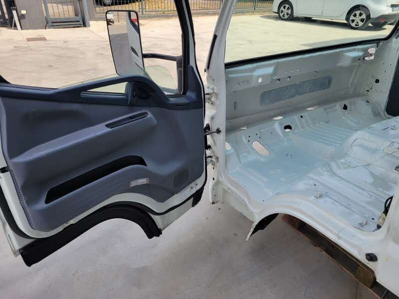 Kabina i unutrašnjost za Kamion Mitsubishi Fuso "C": slika Kabina i unutrašnjost za Kamion Mitsubishi Fuso "C"