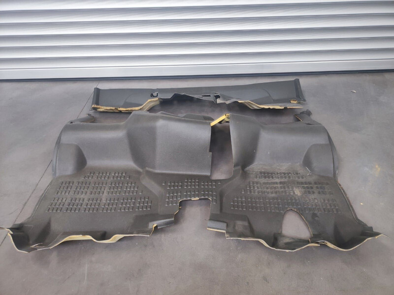 Kabina i unutrašnjost za Kamion Nissan Floor Mat: slika Kabina i unutrašnjost za Kamion Nissan Floor Mat