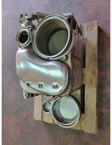 Renault Euro 6 - Katalizator za Kamion: slika Renault Euro 6 - Katalizator za Kamion Renault Euro 6 - Katalizator za Kamion: slika Renault Euro 6 - Katalizator za Kamion