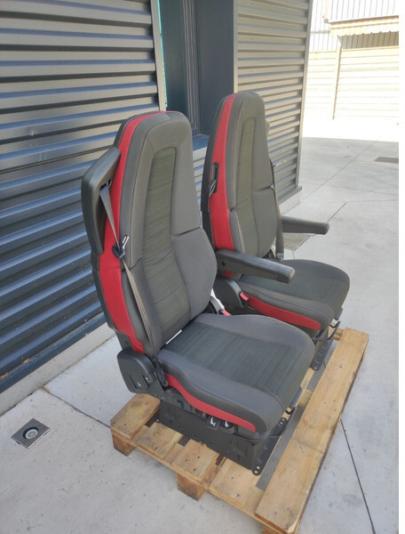 Volvo driver + passenger - Sjedalo za Kamion: slika Volvo driver + passenger - Sjedalo za Kamion Volvo driver + passenger - Sjedalo za Kamion: slika Volvo driver + passenger - Sjedalo za Kamion