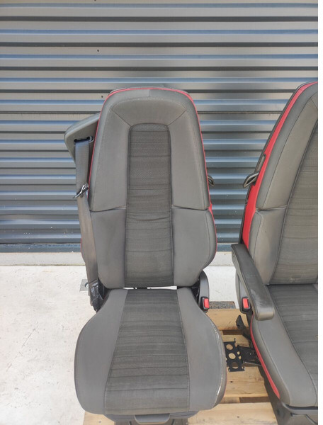 Volvo driver + passenger - Sjedalo za Kamion: slika Volvo driver + passenger - Sjedalo za Kamion Volvo driver + passenger - Sjedalo za Kamion: slika Volvo driver + passenger - Sjedalo za Kamion