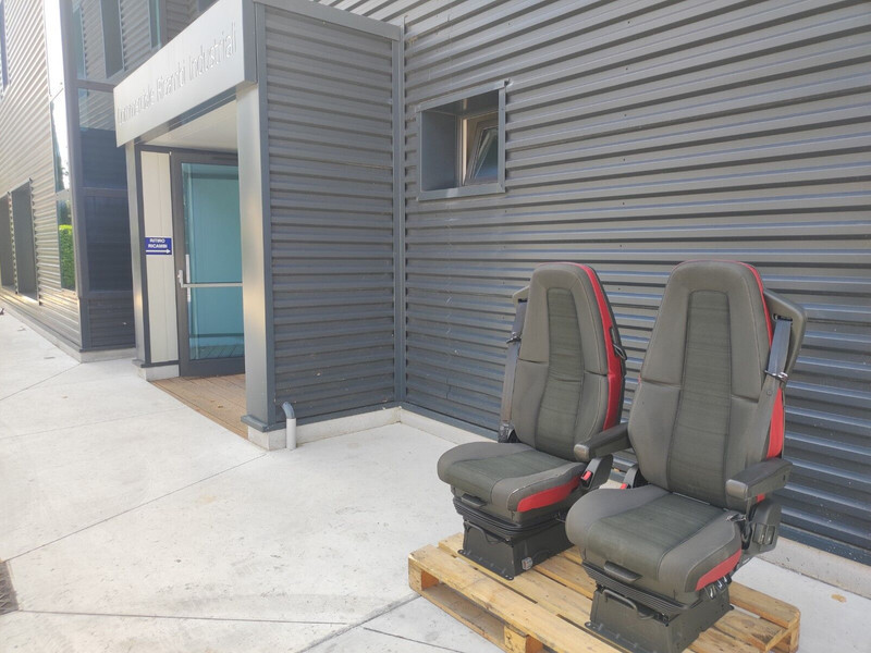 Volvo driver + passenger - Sjedalo za Kamion: slika Volvo driver + passenger - Sjedalo za Kamion Volvo driver + passenger - Sjedalo za Kamion: slika Volvo driver + passenger - Sjedalo za Kamion