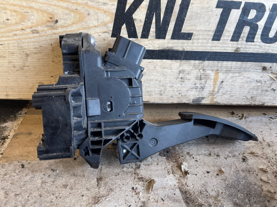 MAN GAS PEDAL 81.25970-6110 - Kabina i unutrašnjost za Kamion: slika MAN GAS PEDAL 81.25970-6110 - Kabina i unutrašnjost za Kamion MAN GAS PEDAL 81.25970-6110 - Kabina i unutrašnjost za Kamion: slika MAN GAS PEDAL 81.25970-6110 - Kabina i unutrašnjost za Kamion